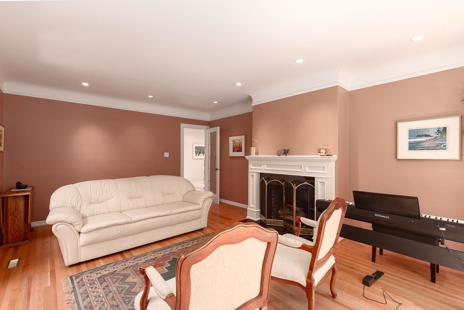 Listing Image 4