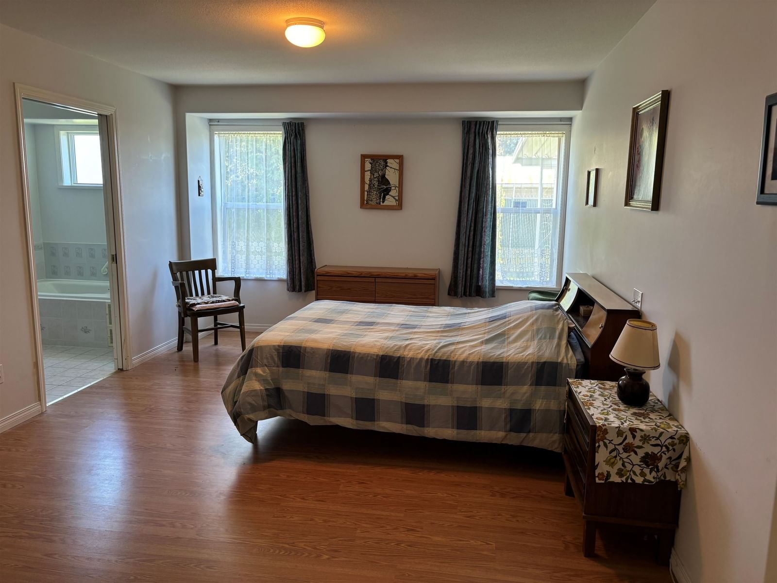 Listing Image 9