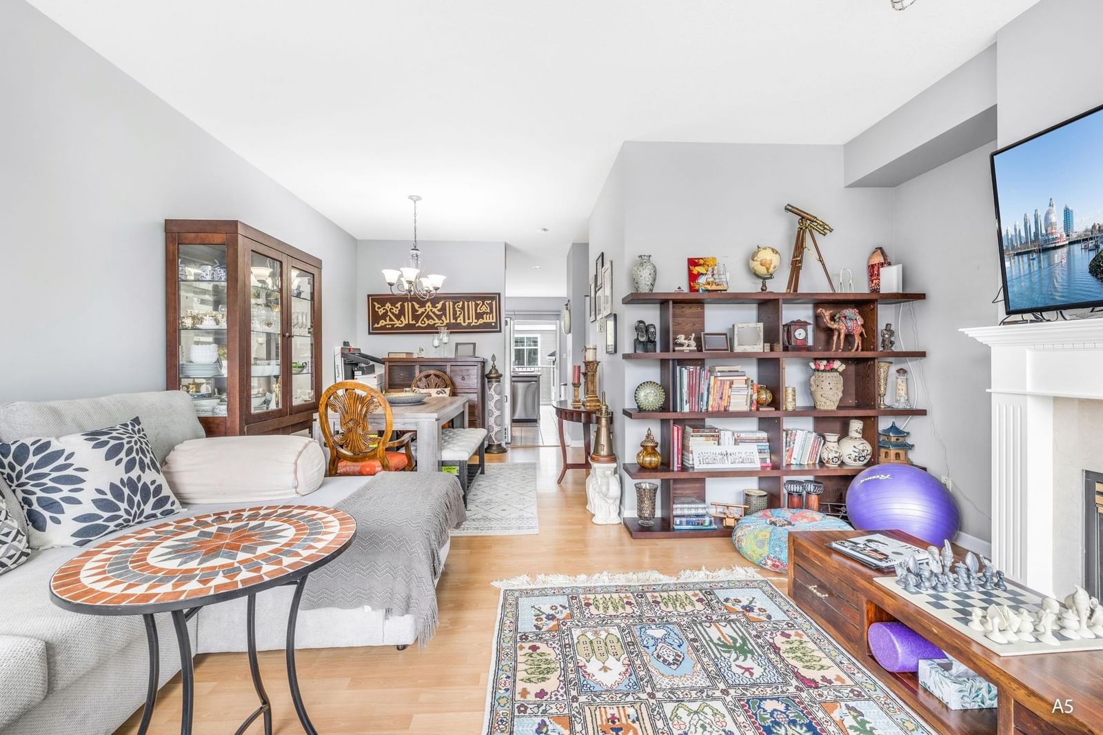 Listing Image 11