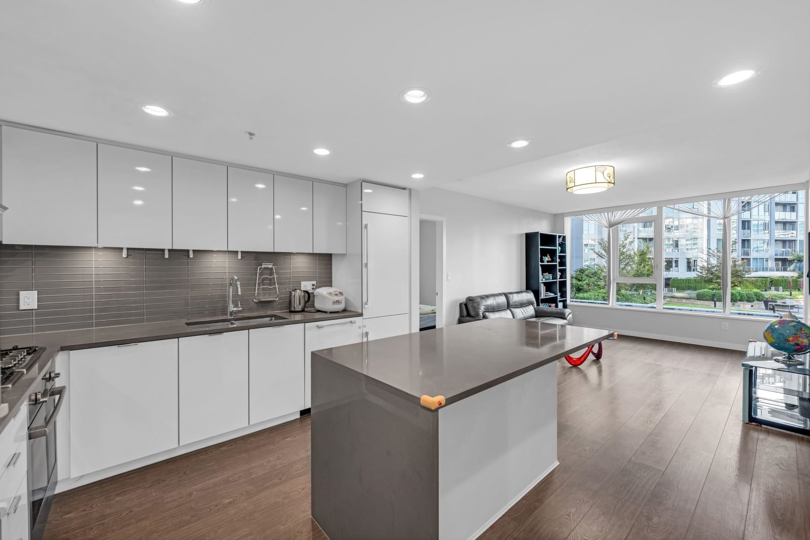 Listing Image 9