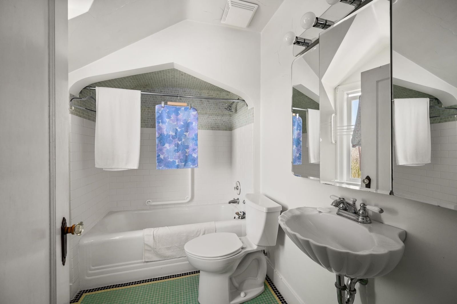 Listing Image 12