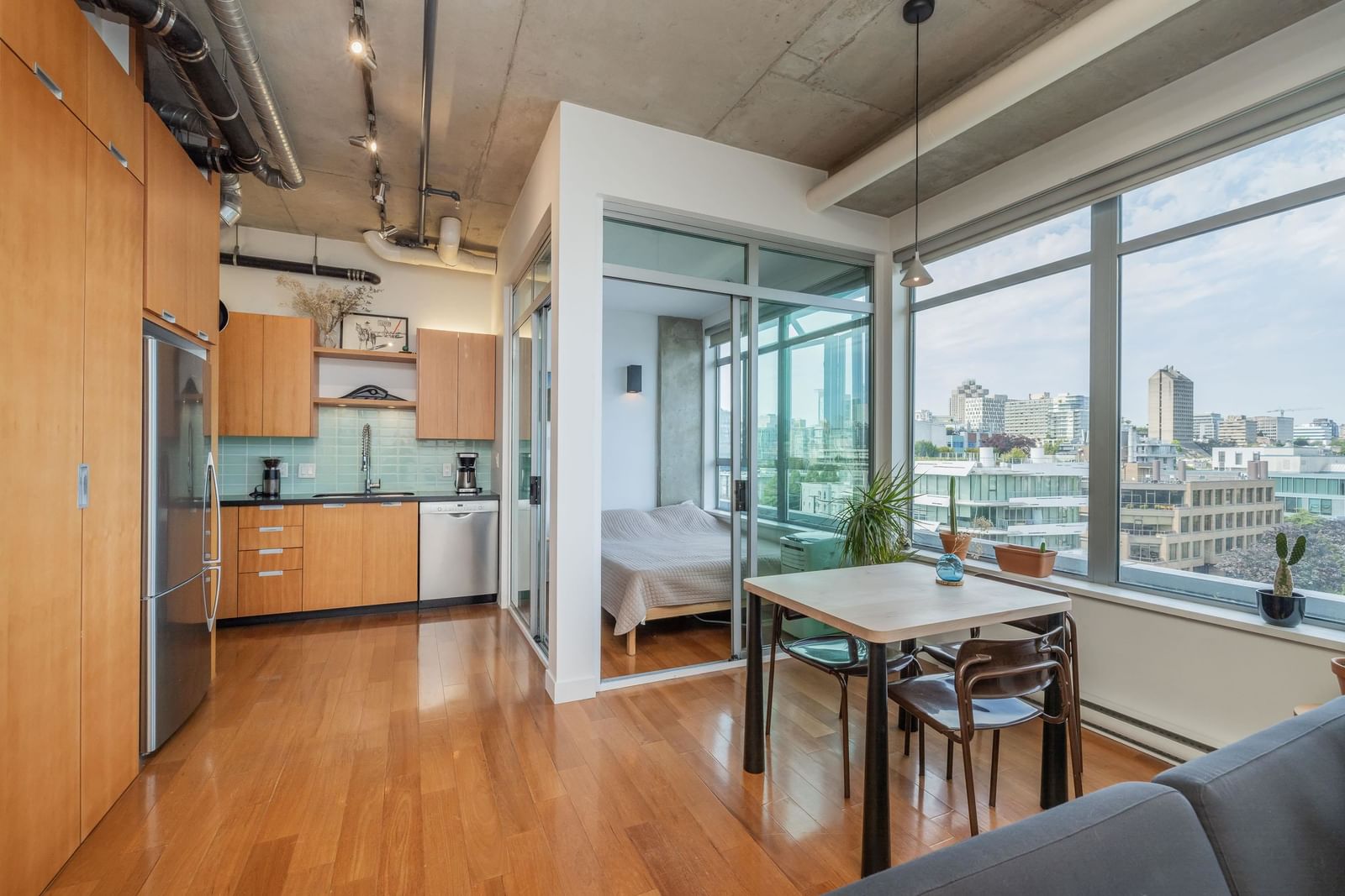 Listing Image 11