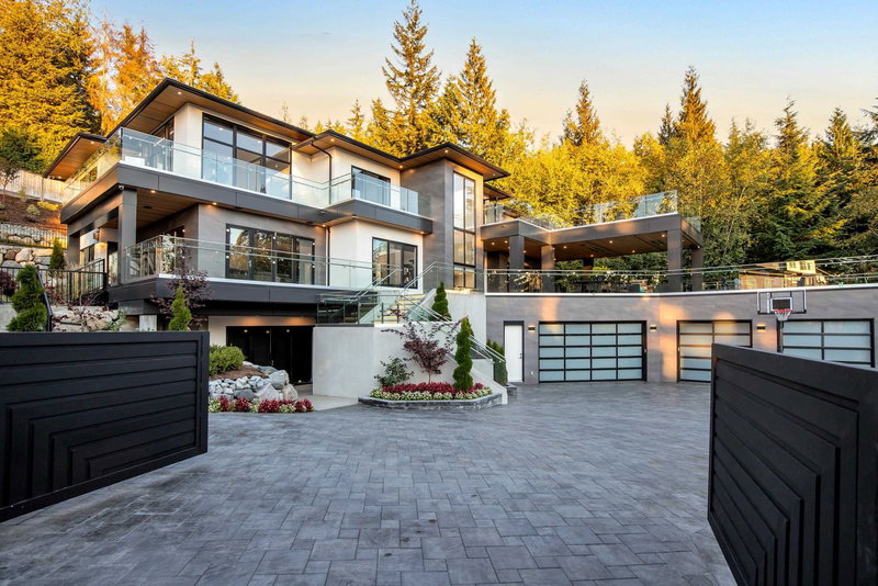 184 Kinsey Drive, Port Moody, V3H 0G7 | Image 2