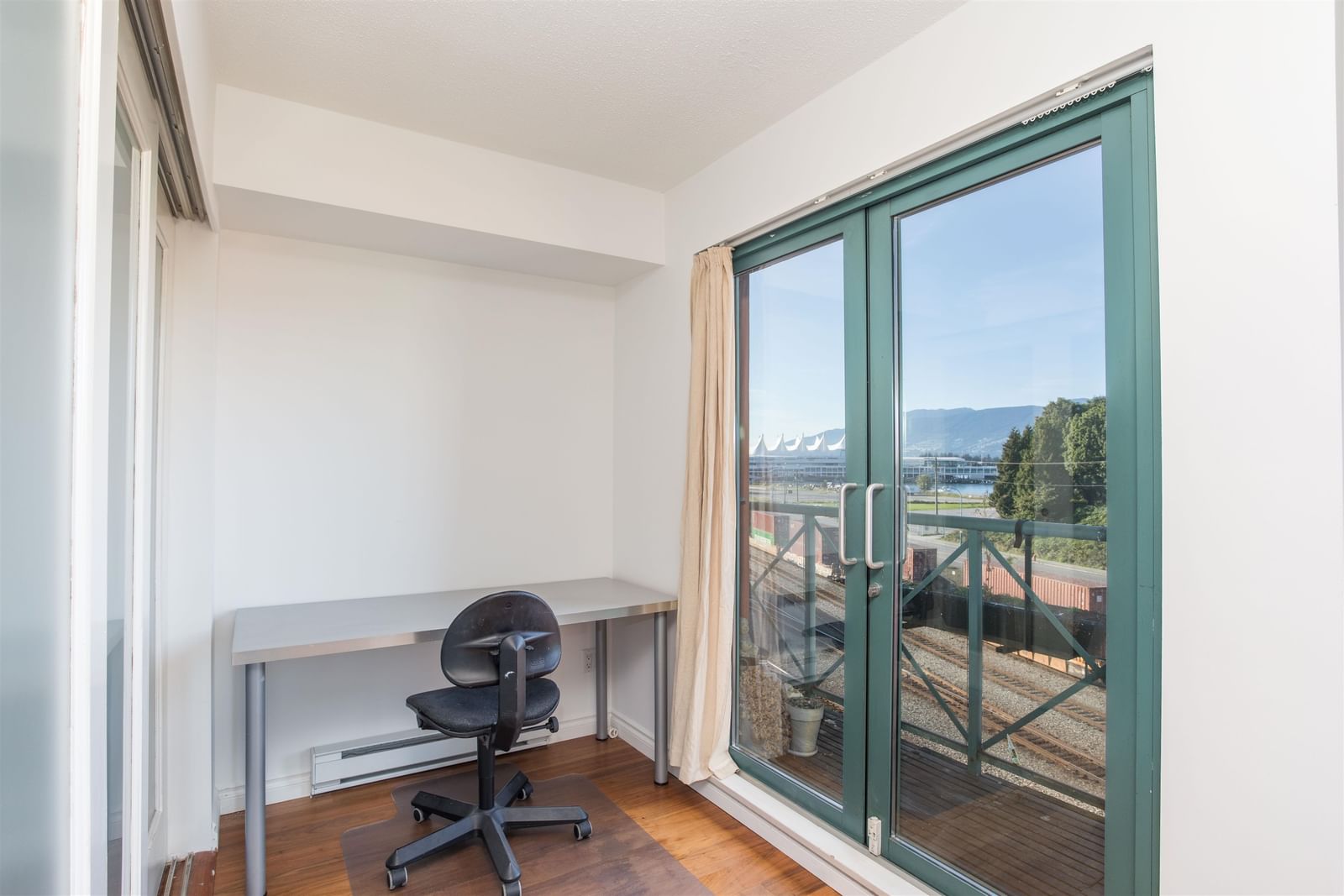 Listing Image 6