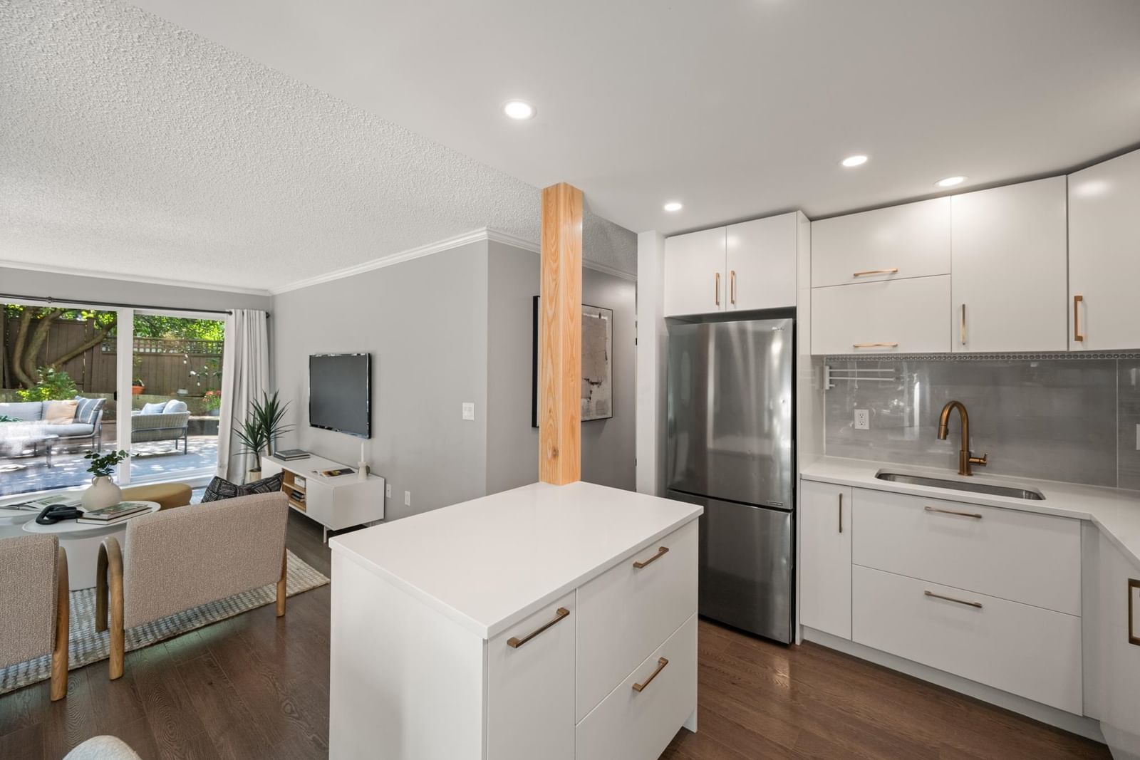 Listing Image 15