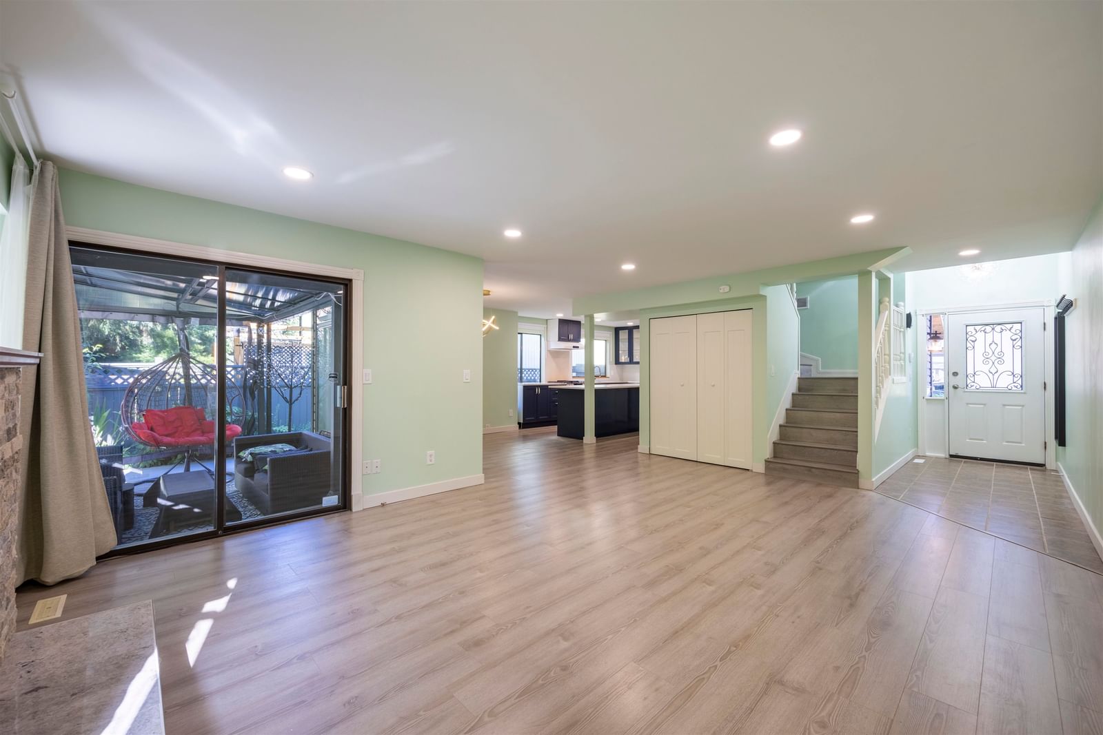 Listing Image 8