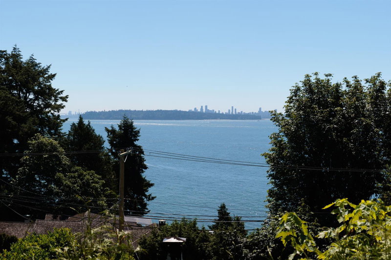 3575 Sunset Lane, West Vancouver, V7V 0A9 | Image 3