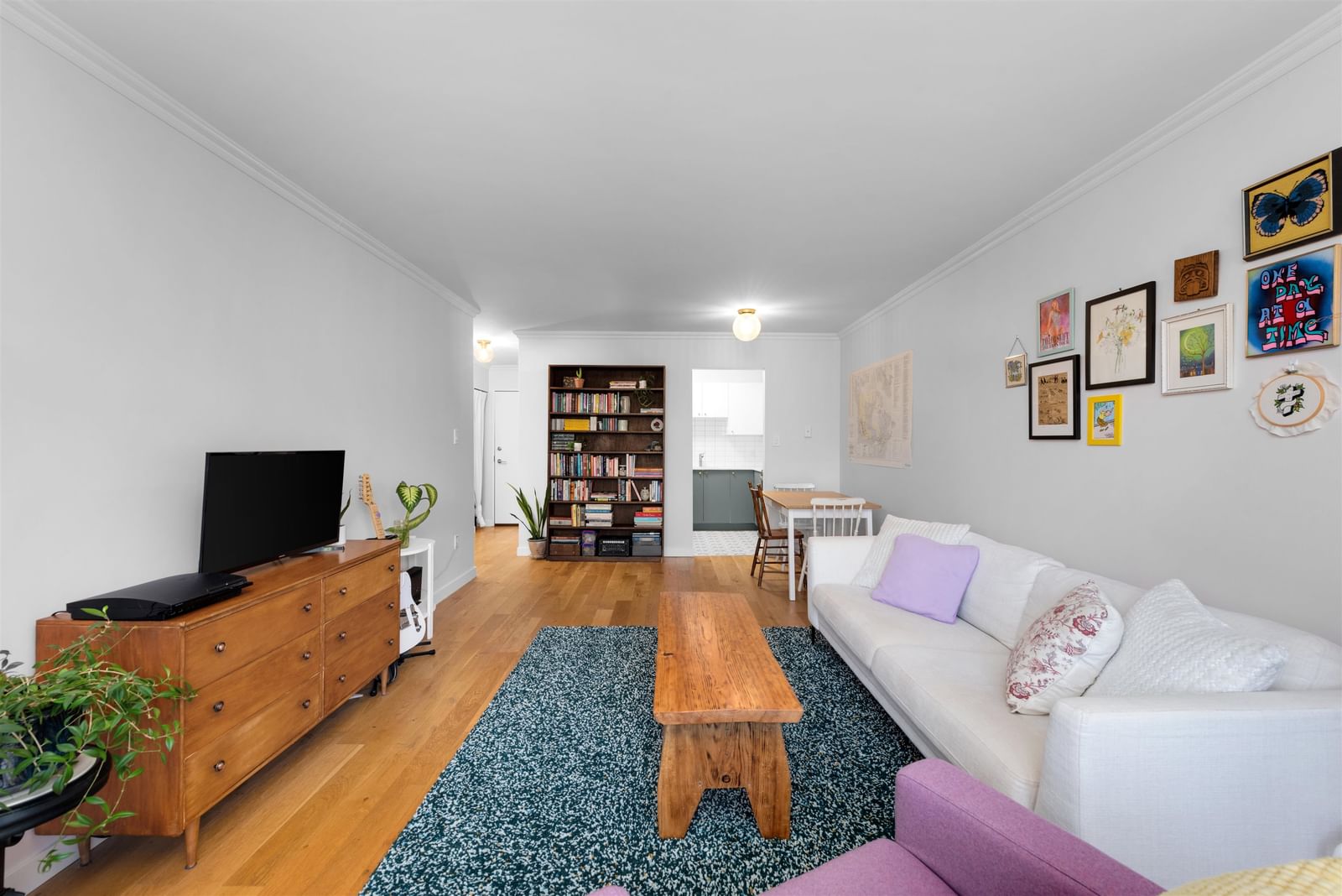 Listing Image 6