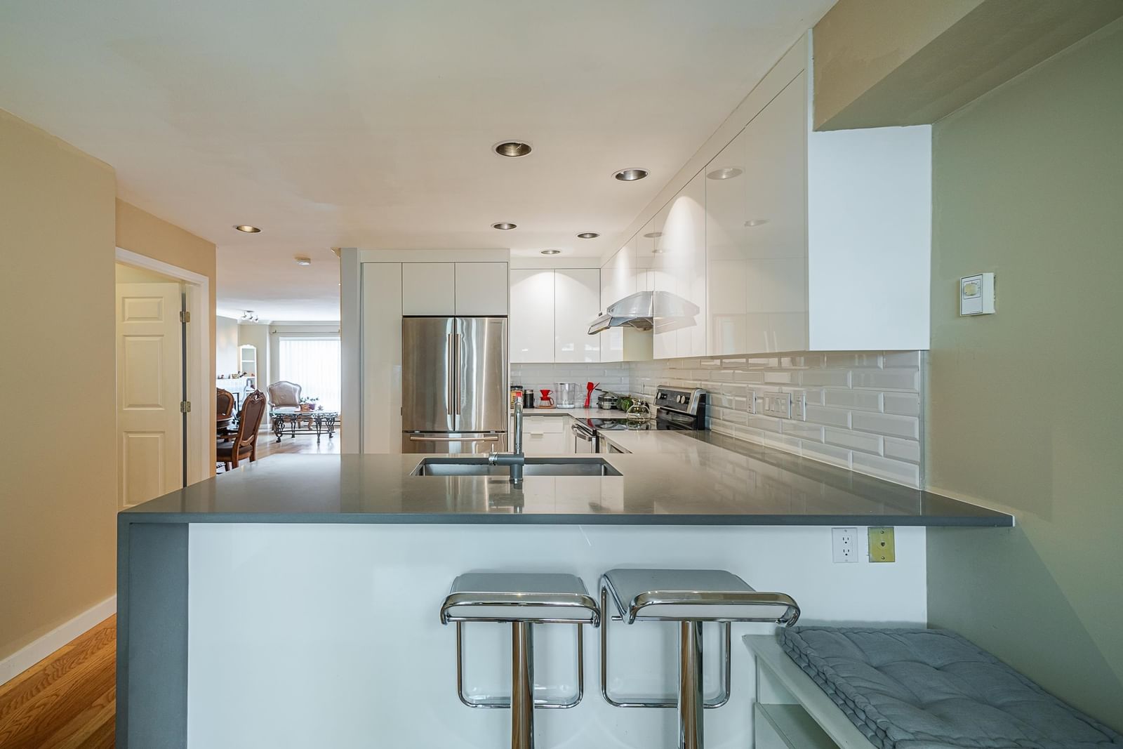 Listing Image 10