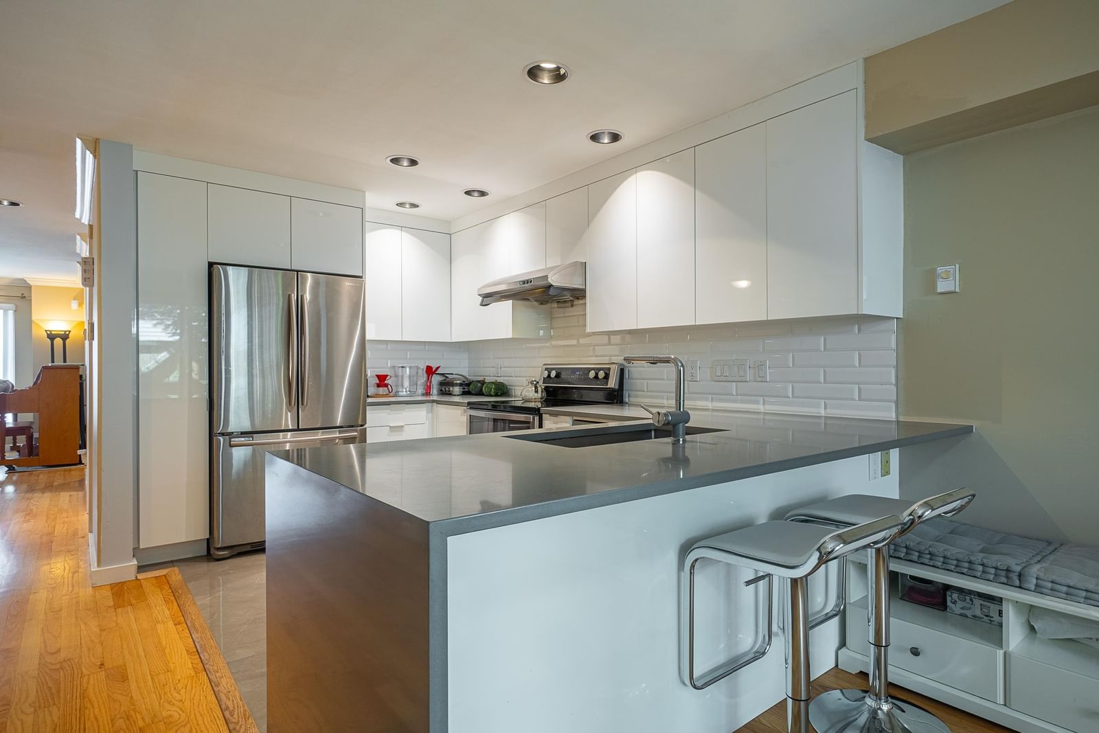 Listing Image 9