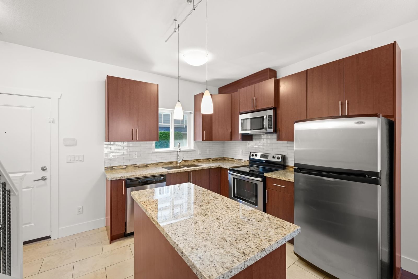 Listing Image 5