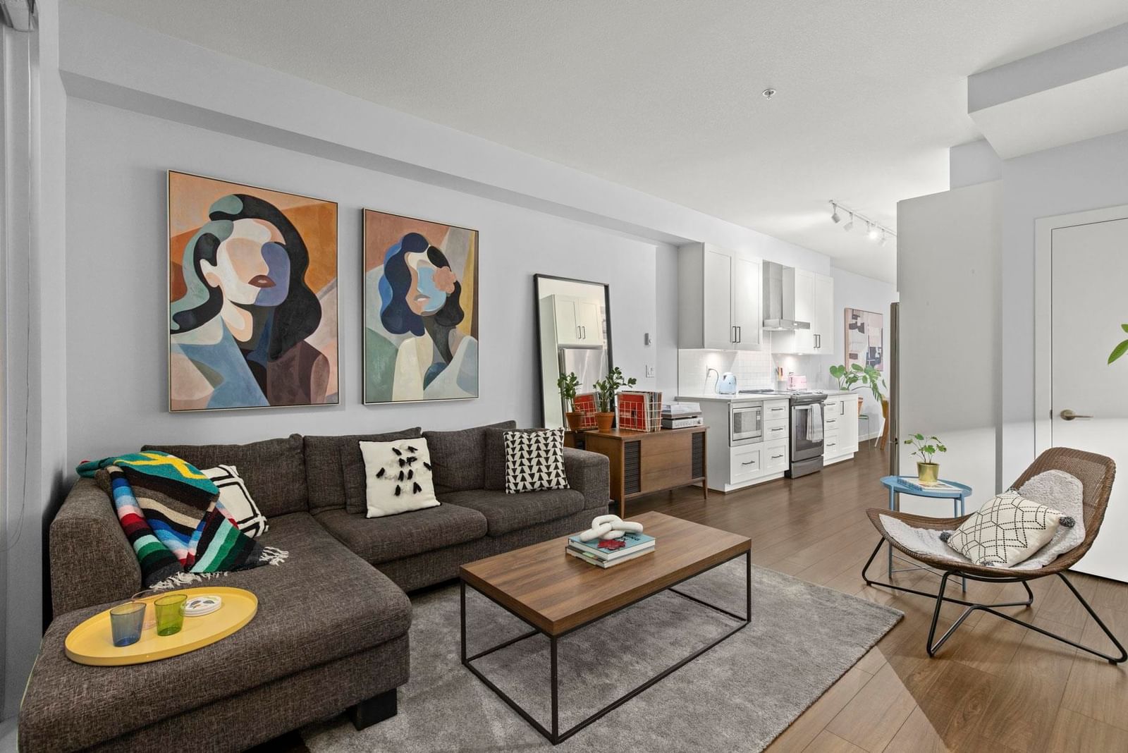 Listing Image 9