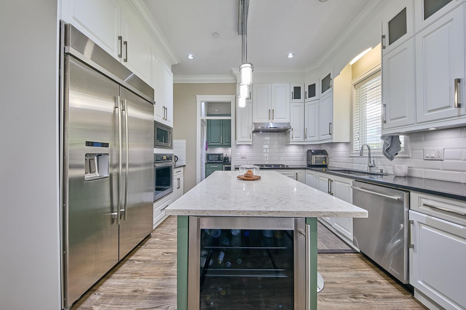 Listing Image 10