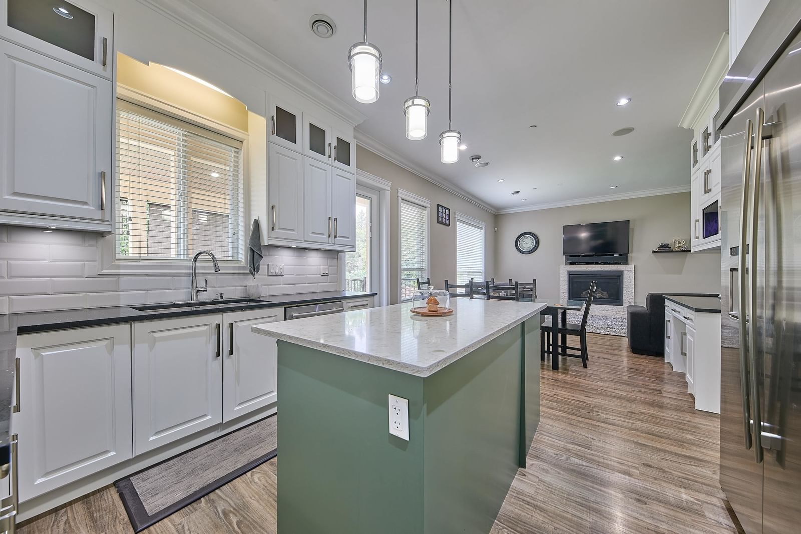 Listing Image 9
