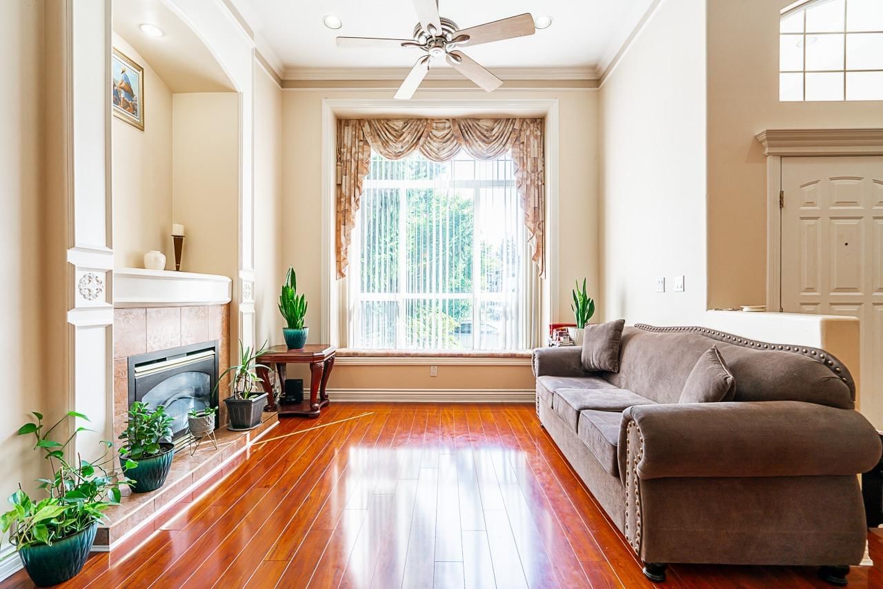 Listing Image 3