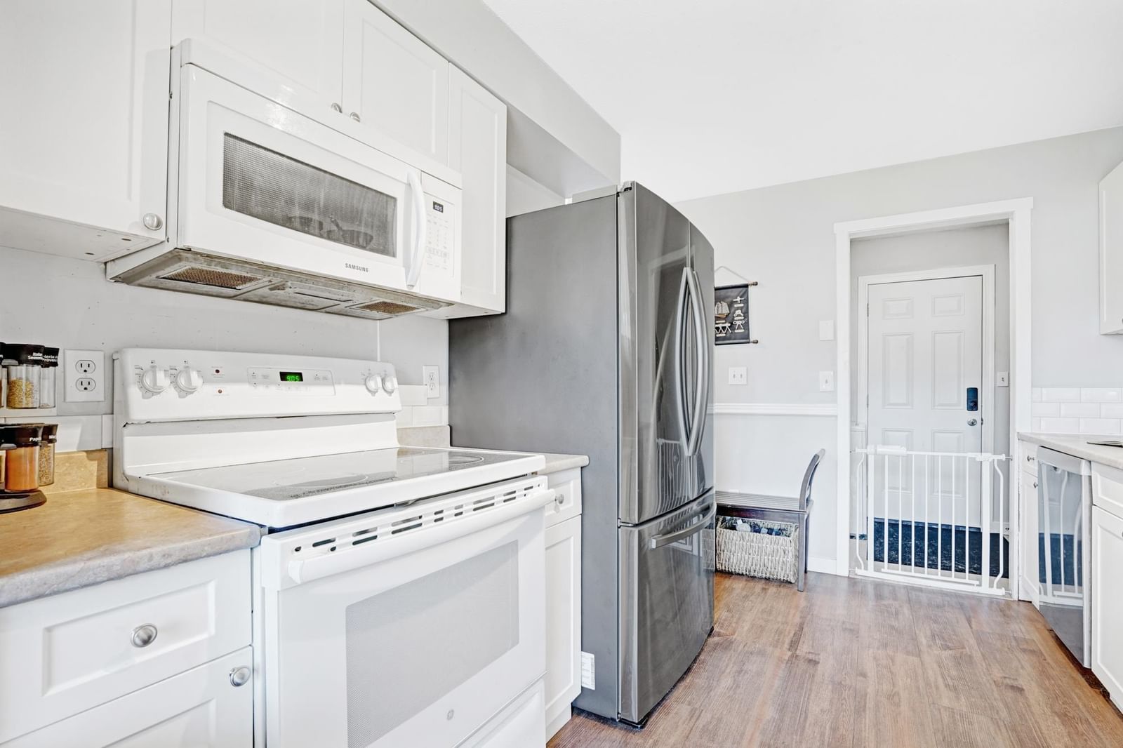 Listing Image 11