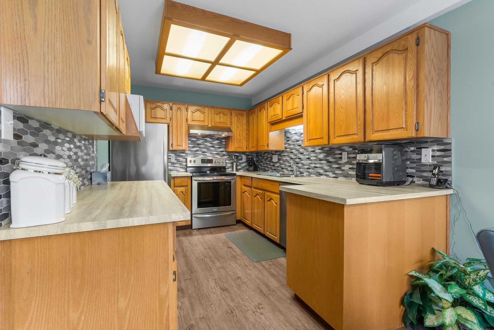Listing Image 8