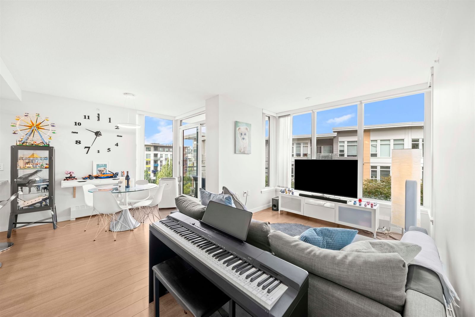 Listing Image 5