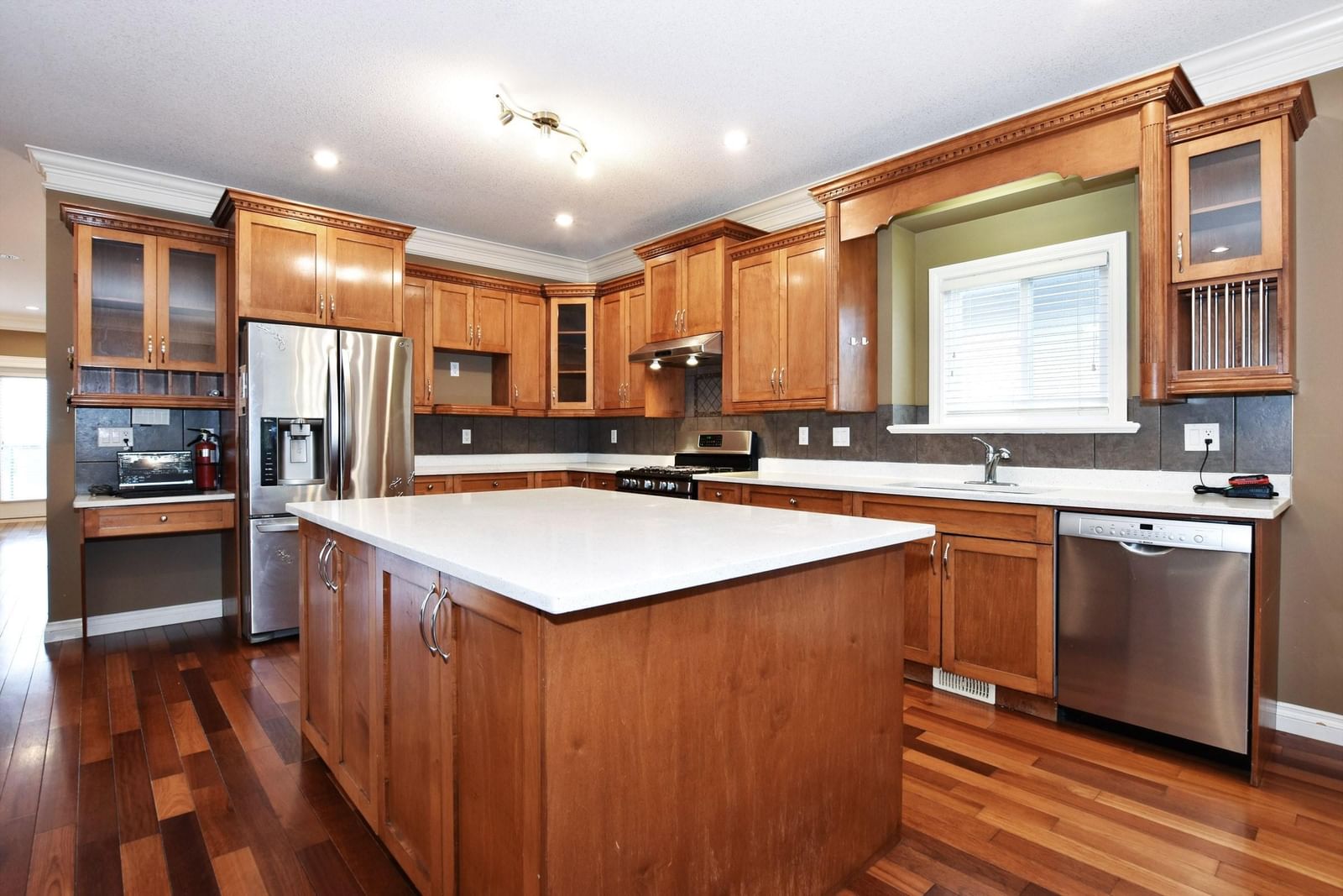 Listing Image 14