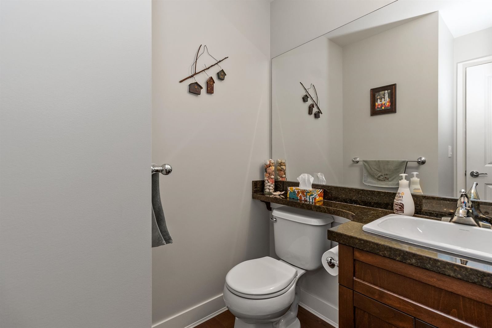 Listing Image 14