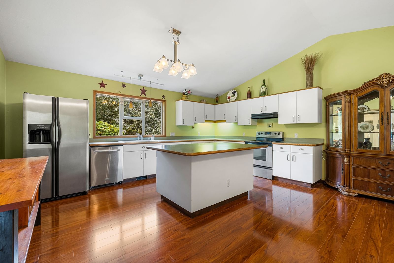 Listing Image 6