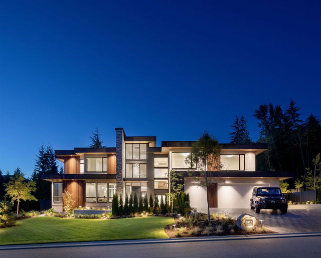 3117 Chestnut Crescent