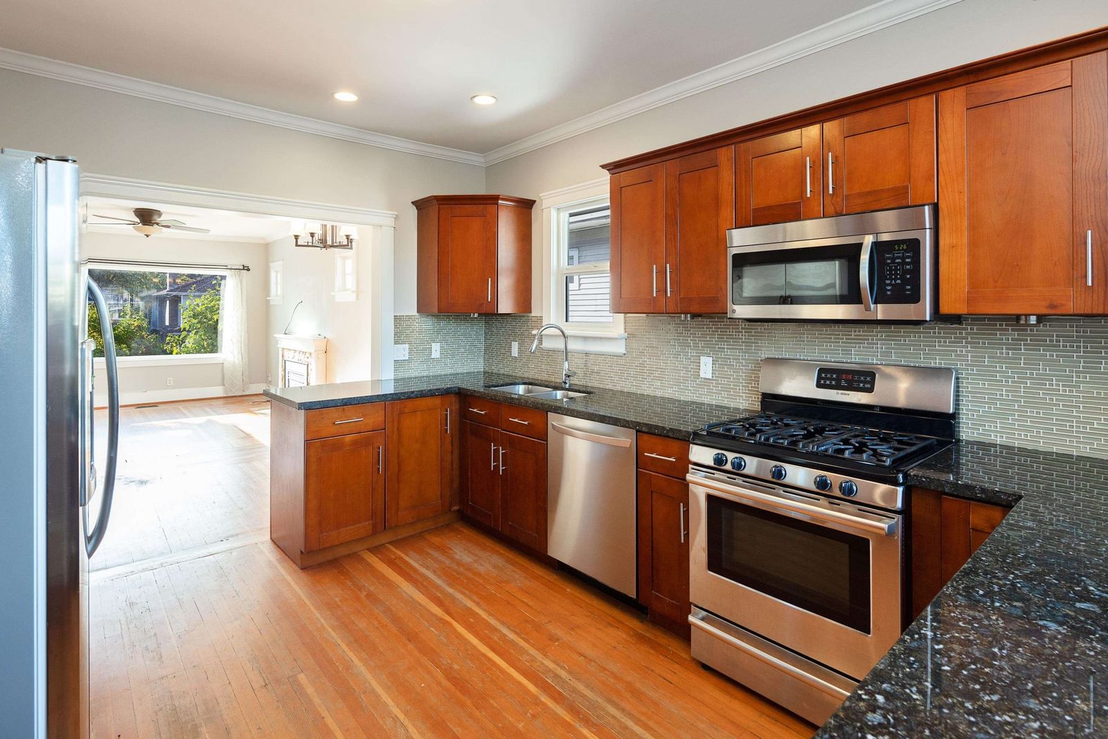 Listing Image 9