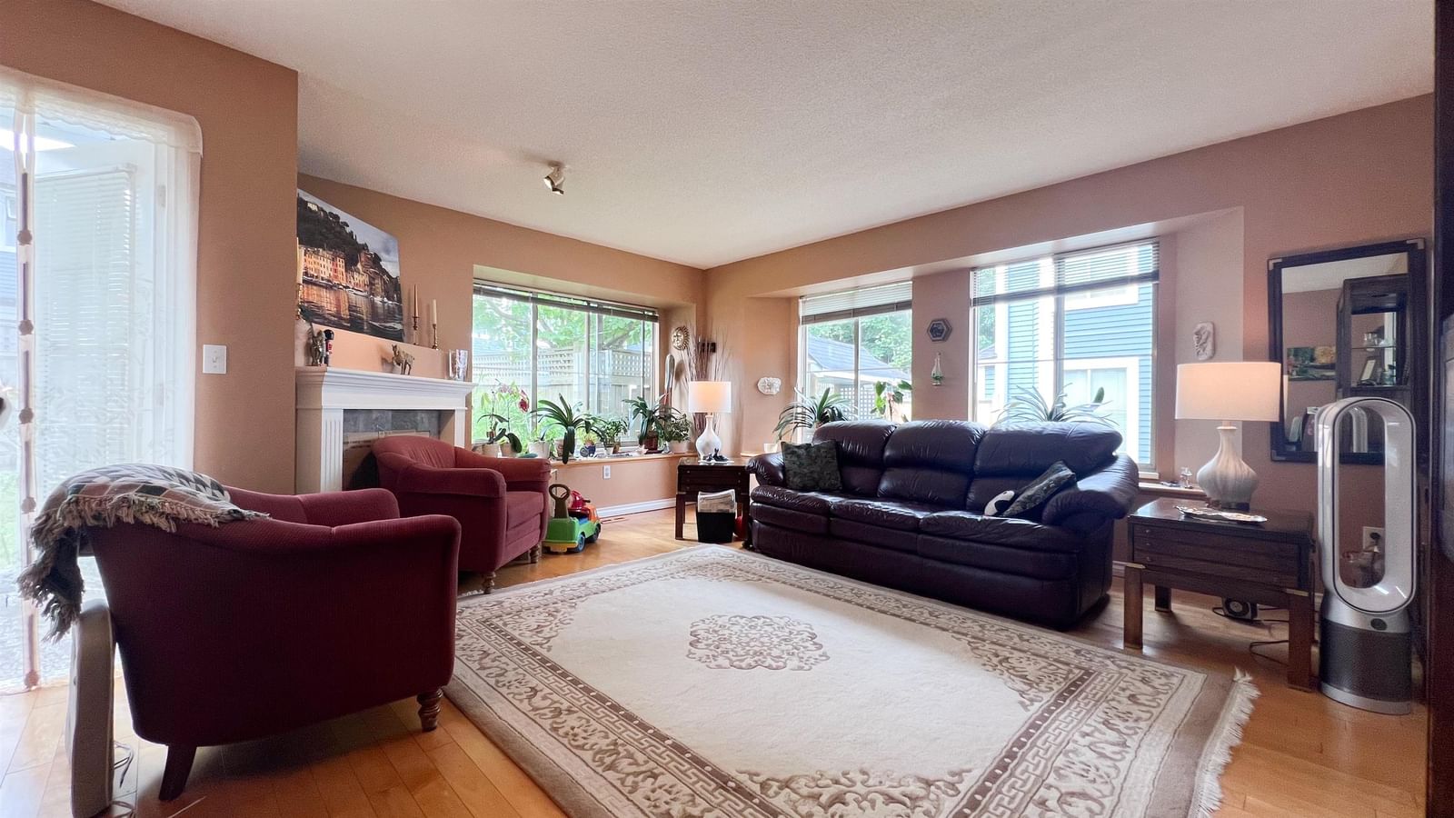 Listing Image 5