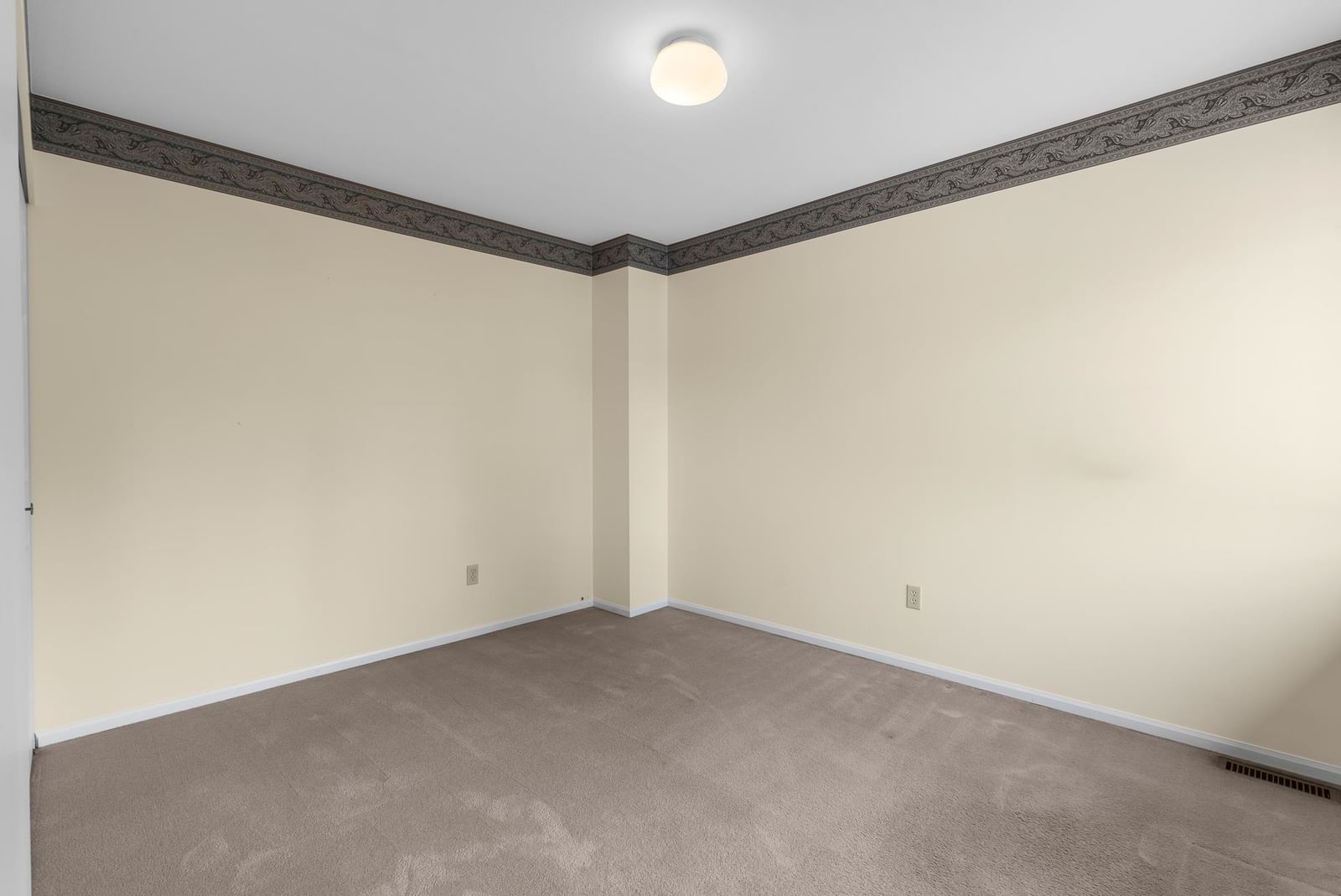Listing Image 26