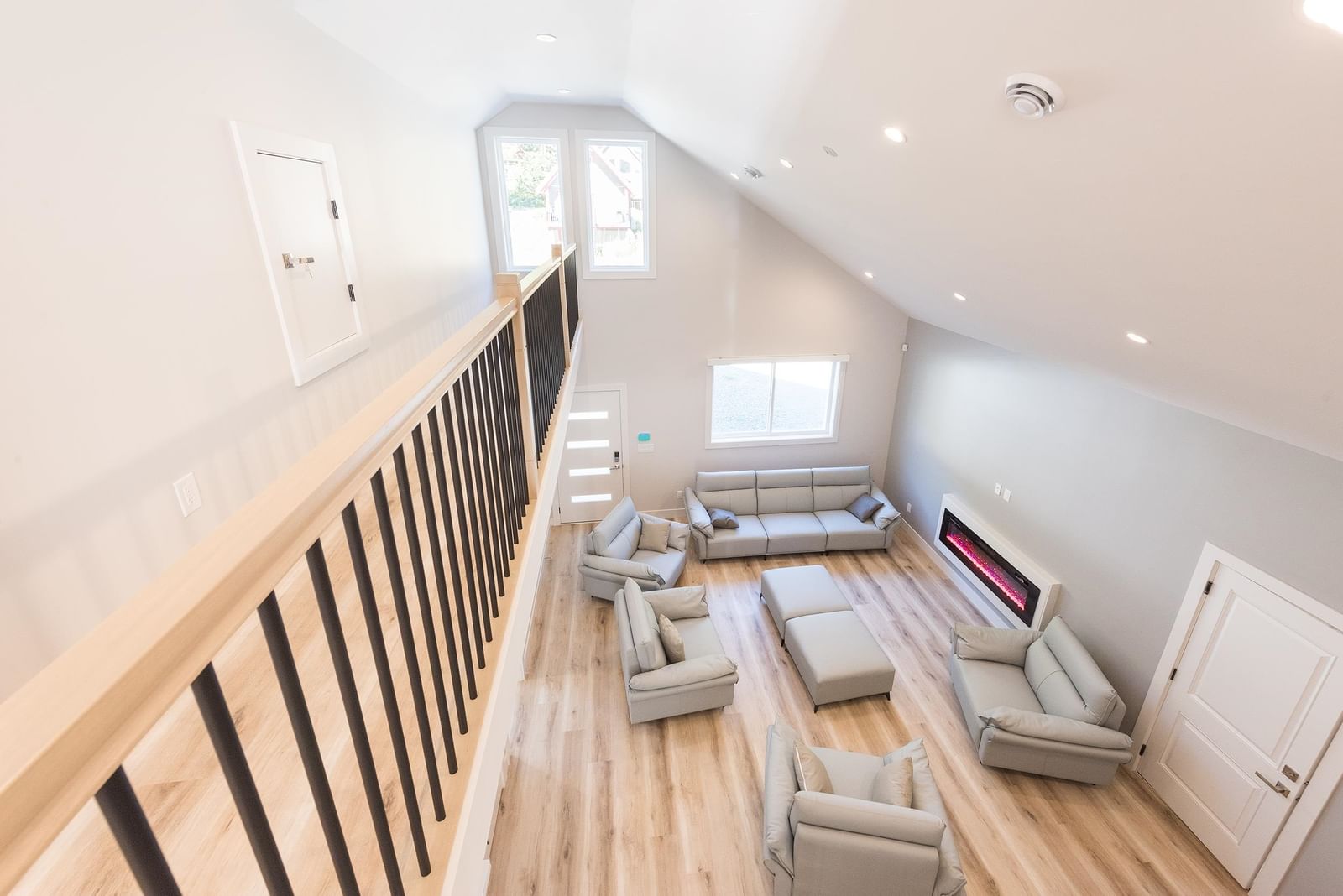 Listing Image 9