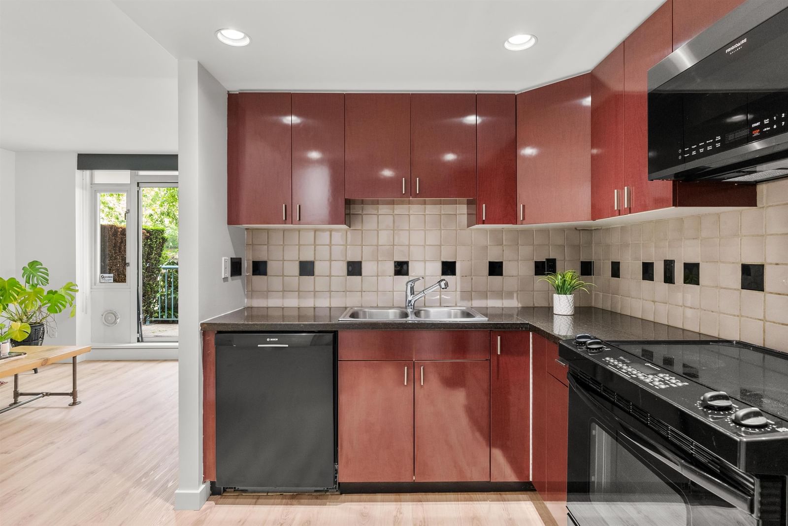 Listing Image 12