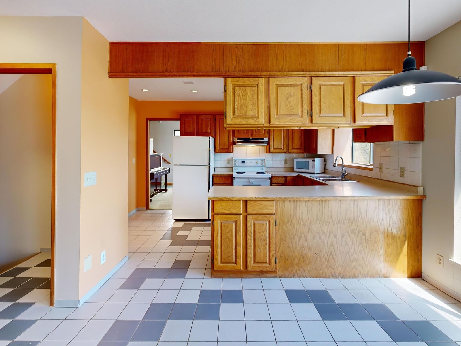 Listing Image 12