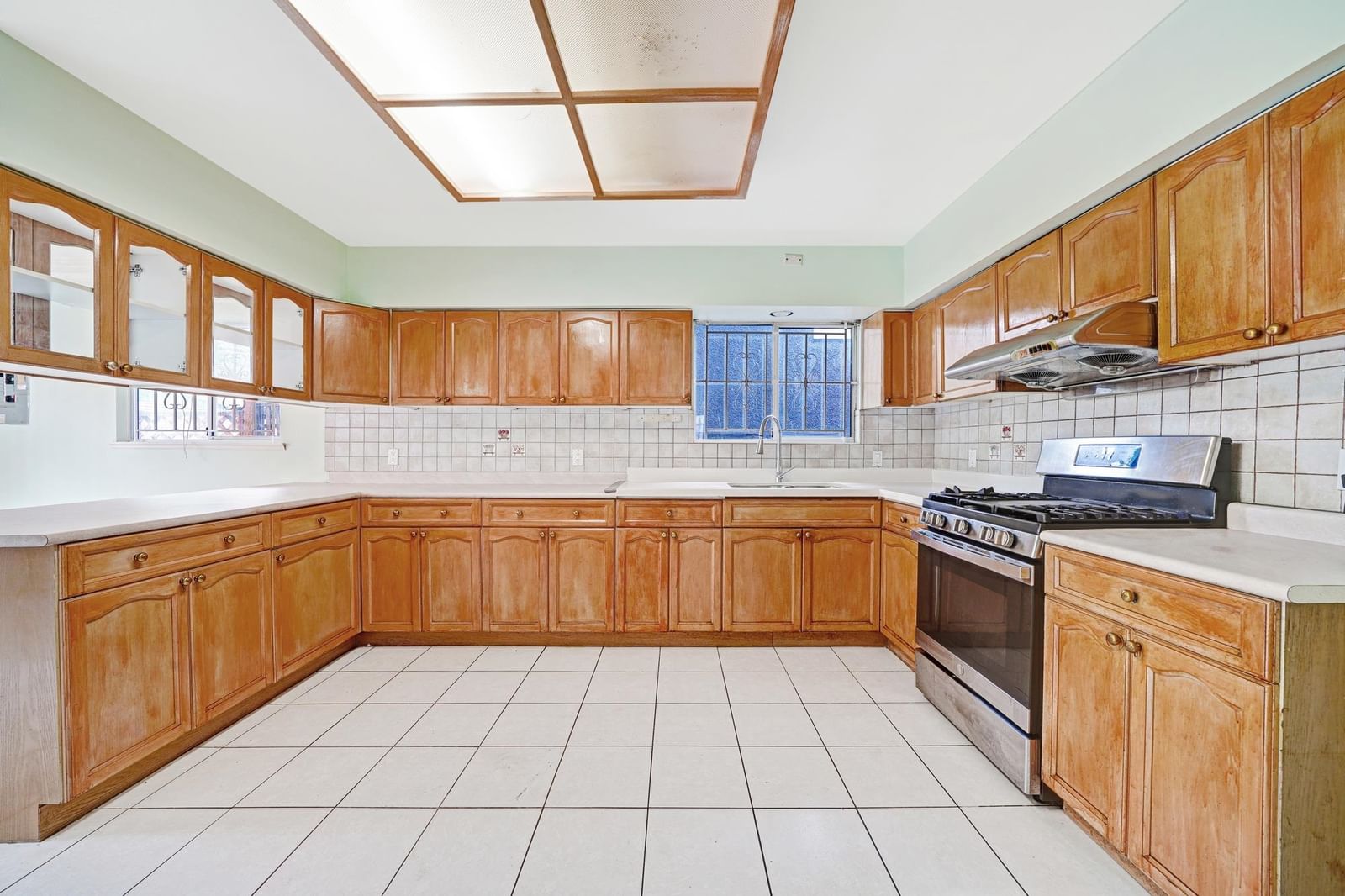 Listing Image 10