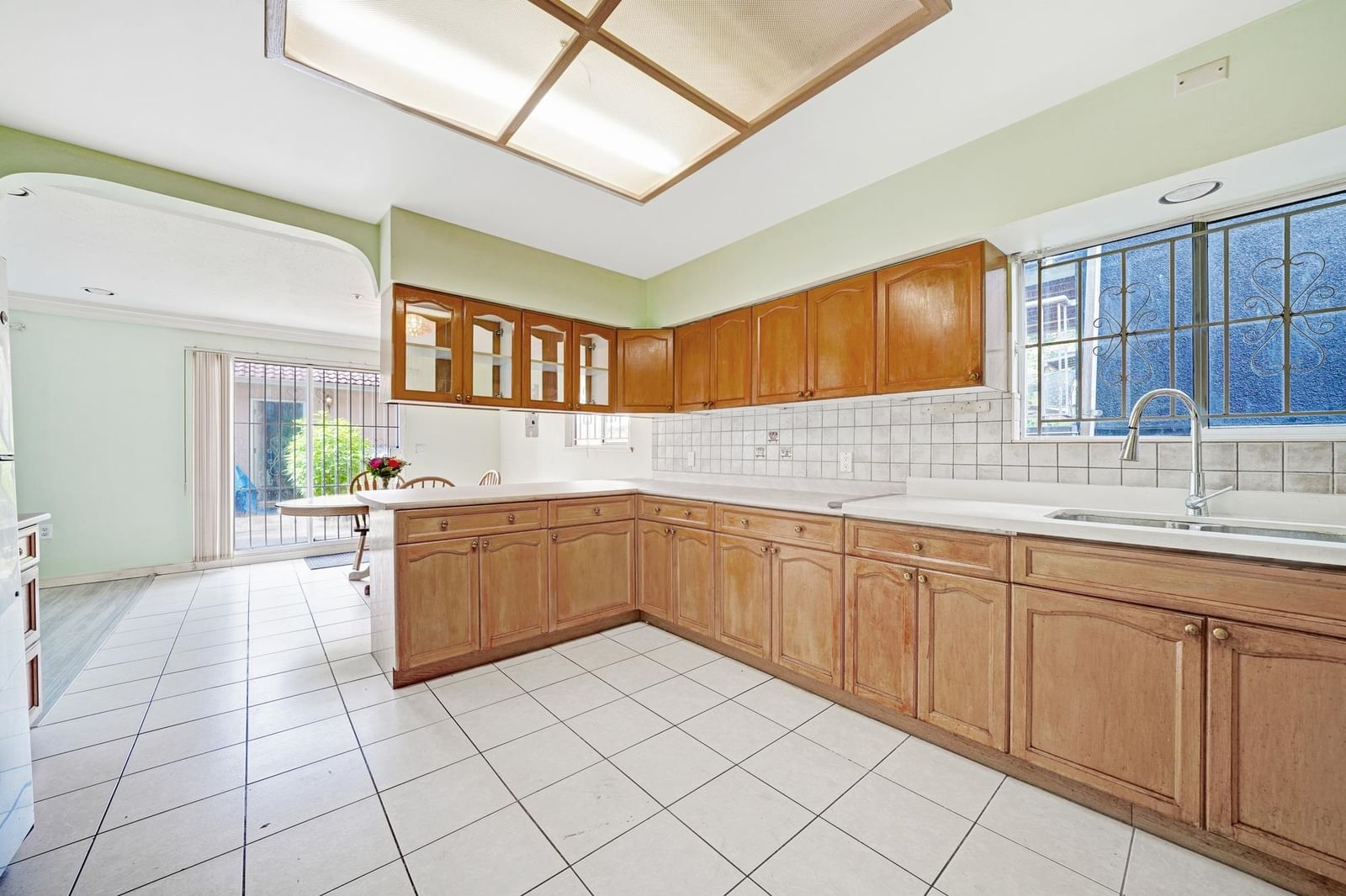 Listing Image 11