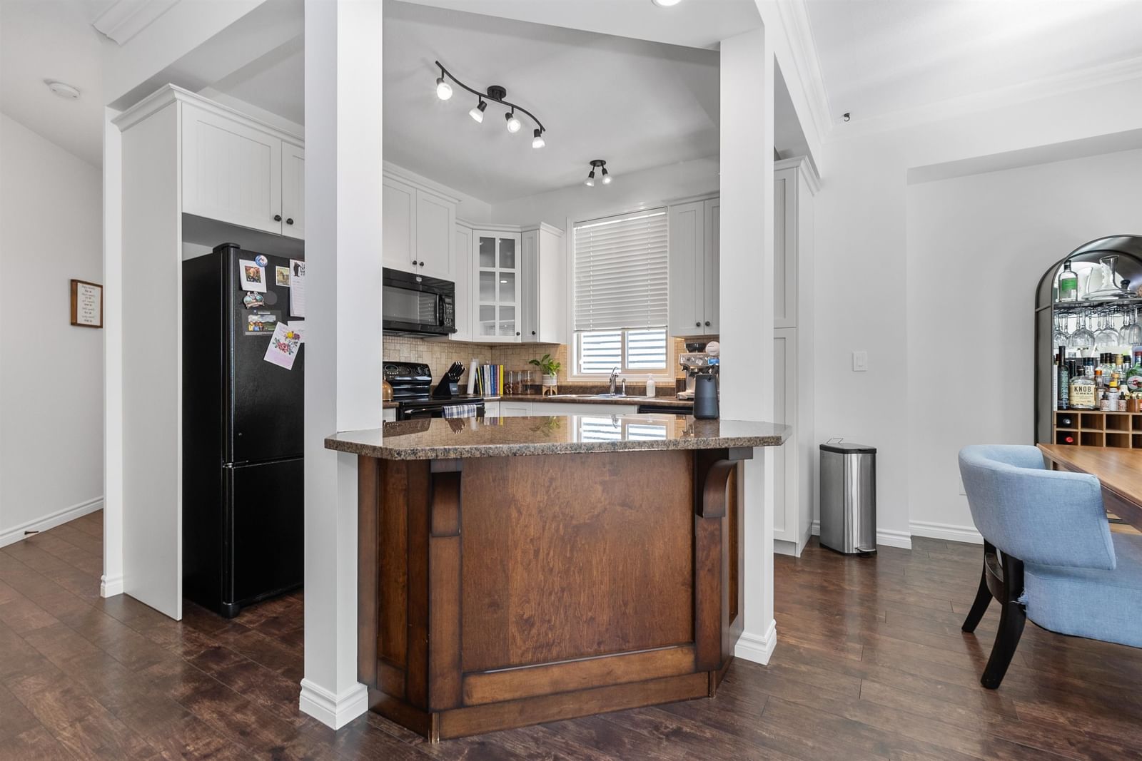 Listing Image 9