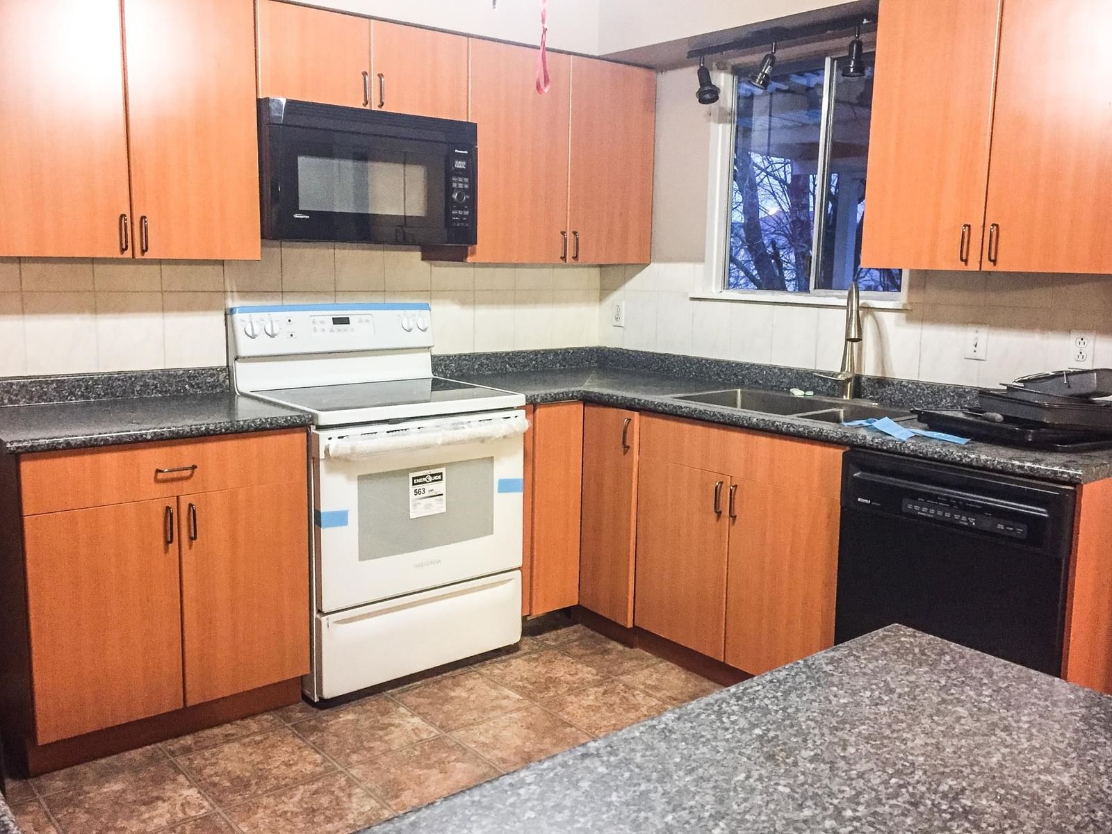 Listing Image 11