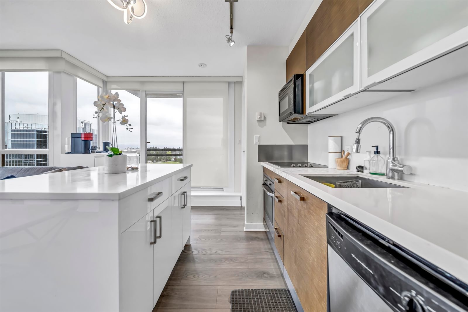 Listing Image 9