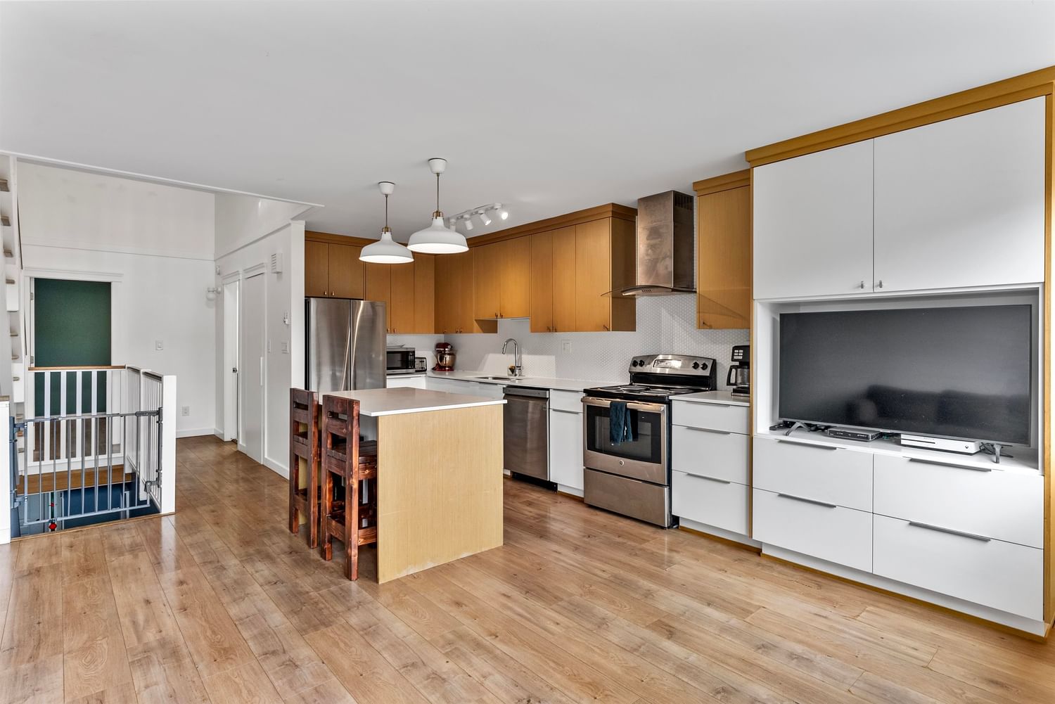 Listing Image 8