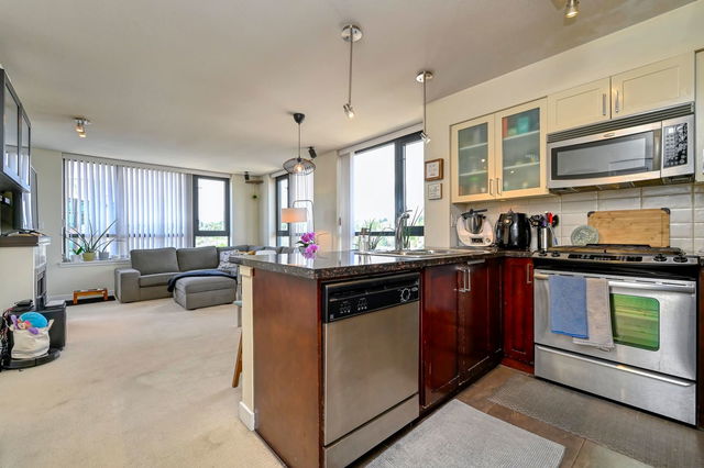 1207 - 1 Renaissance Square