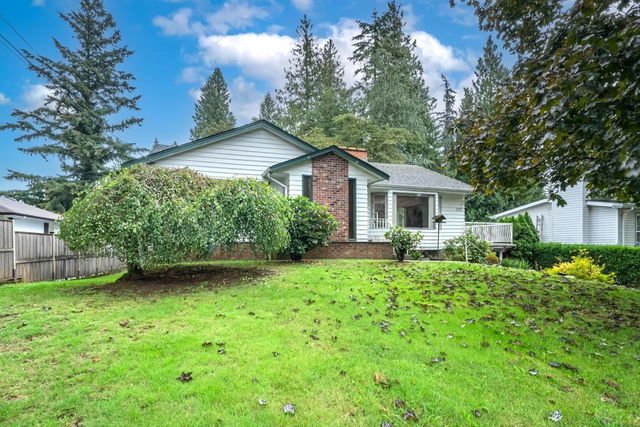 2560 Woodridge Crescent