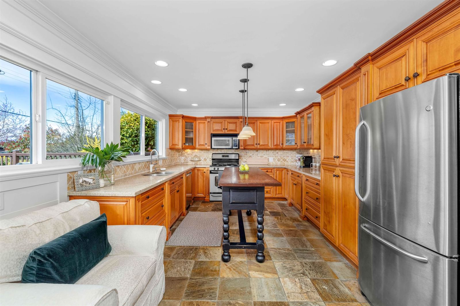 Listing Image 12