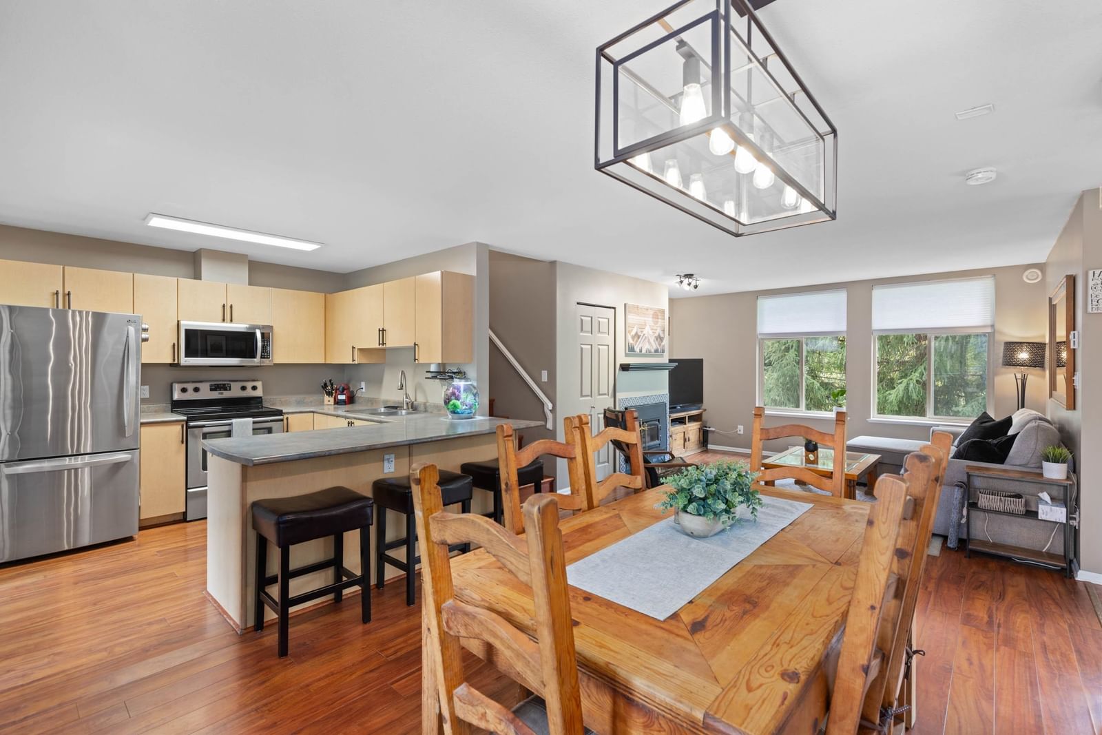 Listing Image 9