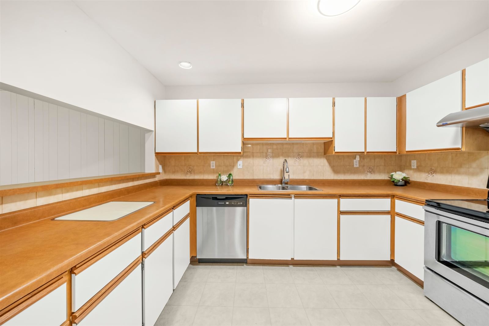 Listing Image 16