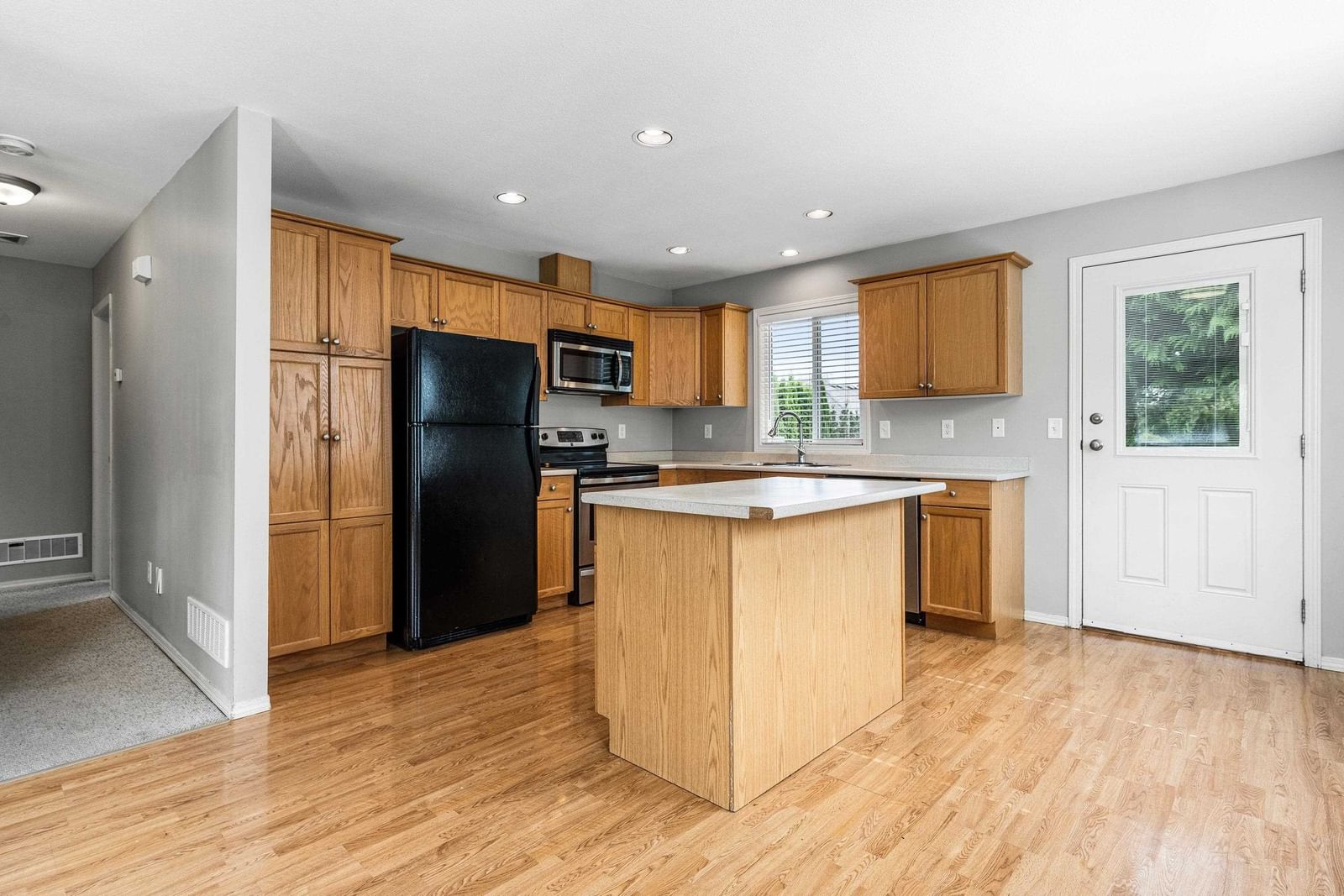 Listing Image 8