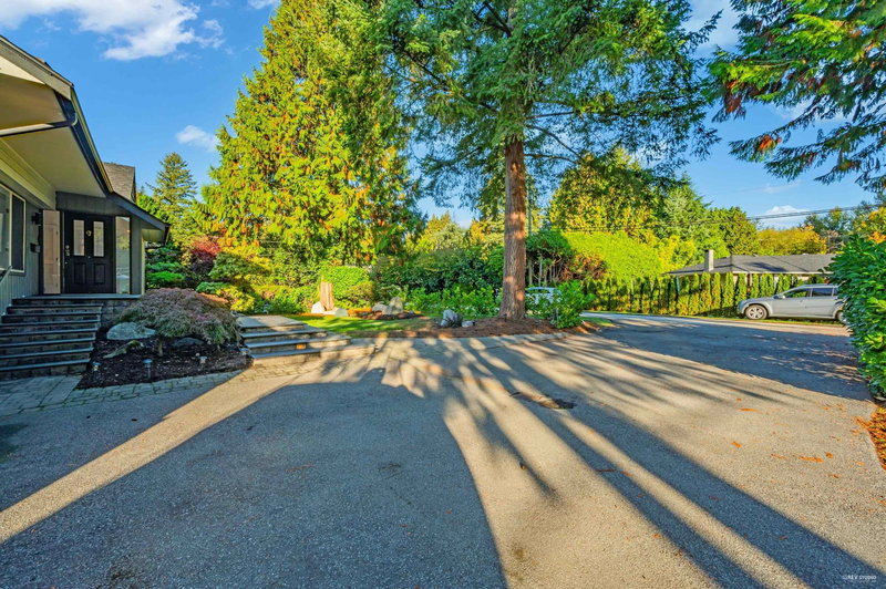 310 Macbeth Crescent, West Vancouver, V7T 1V7 | Image 3