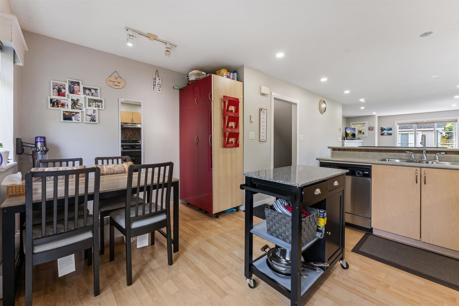 Listing Image 14
