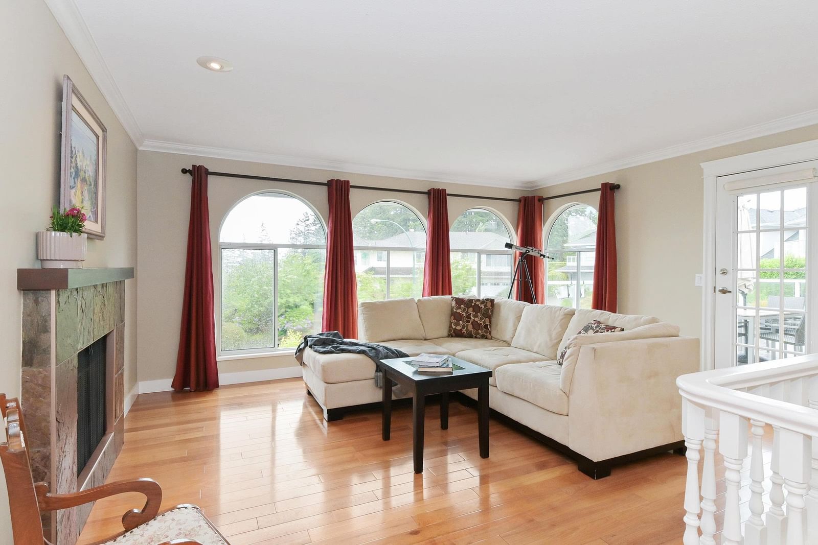 Listing Image 4