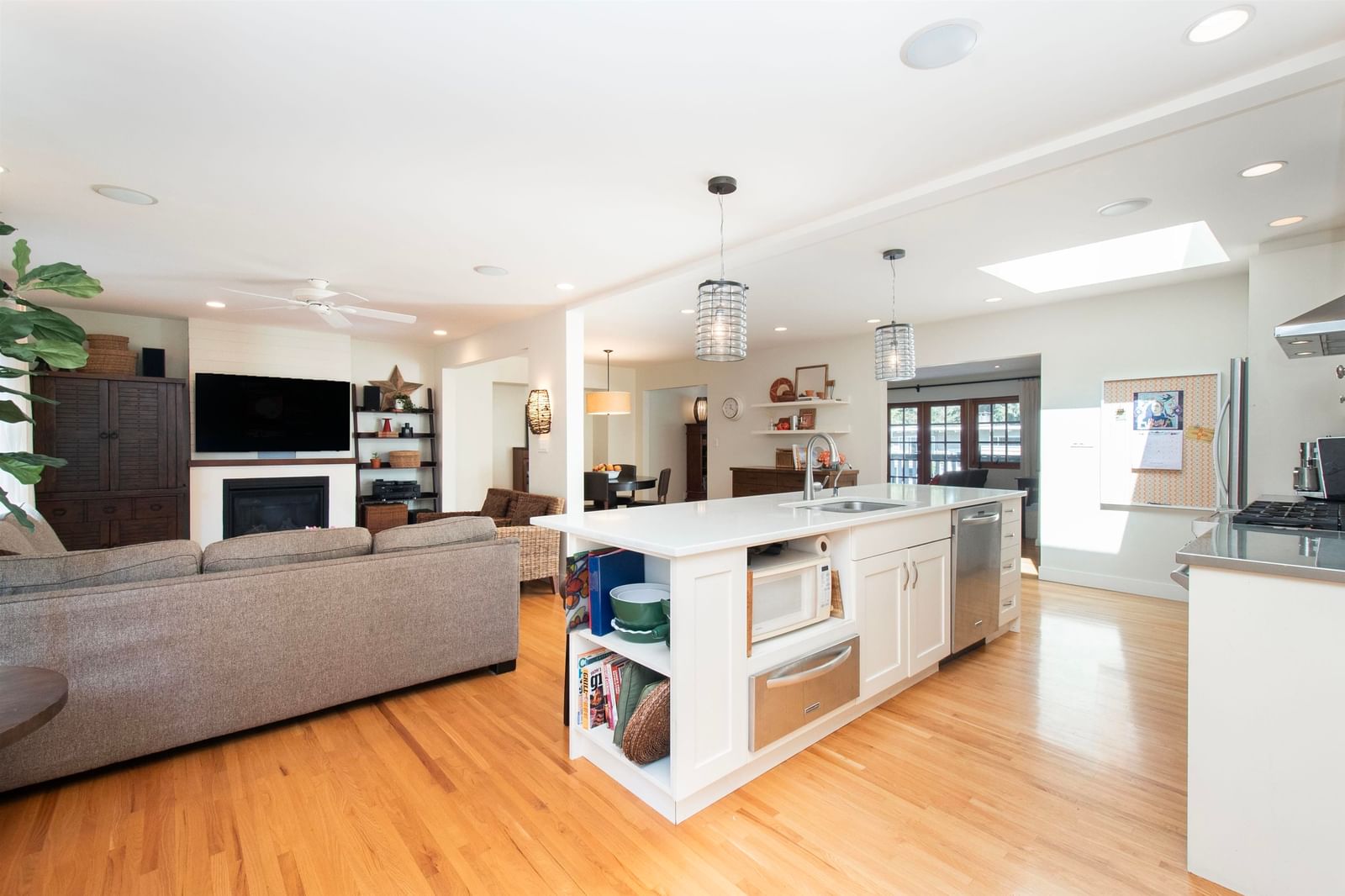 Listing Image 12