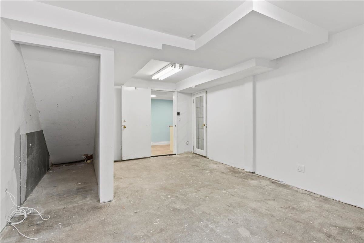 Listing Image 24