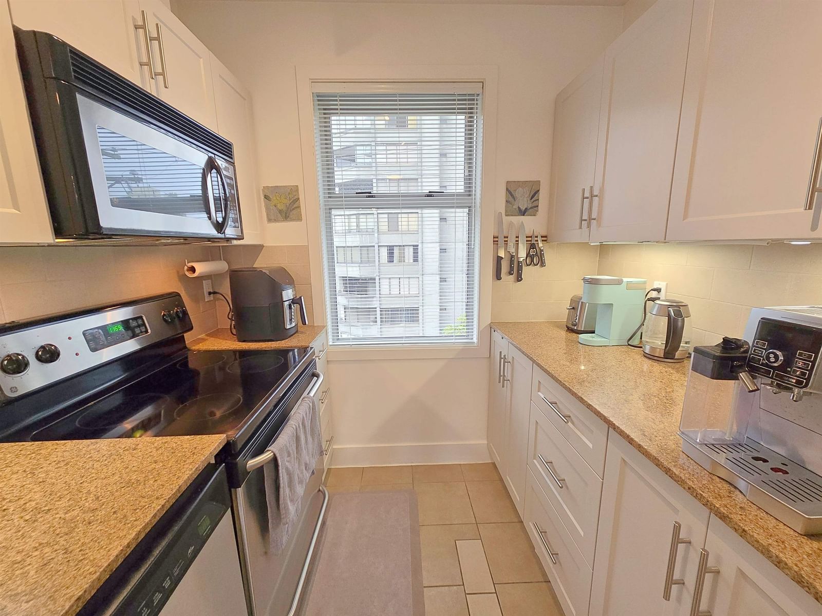 Listing Image 12
